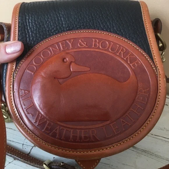 Dooney & Bourke Big Duck Crossbody Purse Black Tan Shoulder Bag - Picture 2 of 12